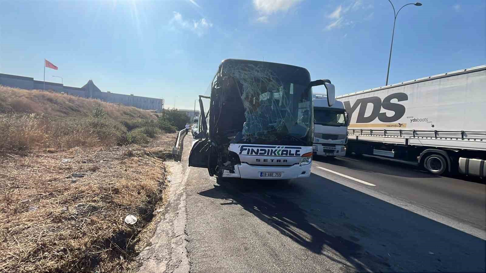 TEM’deki kazada ağır yaralanan hostes hayatını kaybetti 