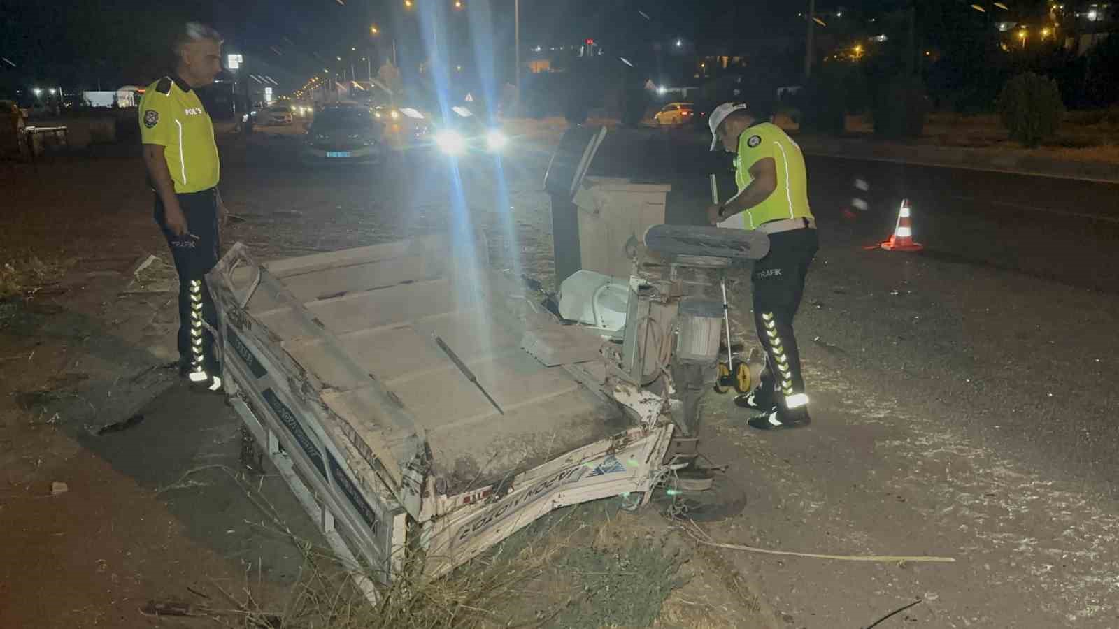 Elazığ’da otomobil ile elektrikli motosiklet çarpıştı: 2’si ağır 3 yaralı 
