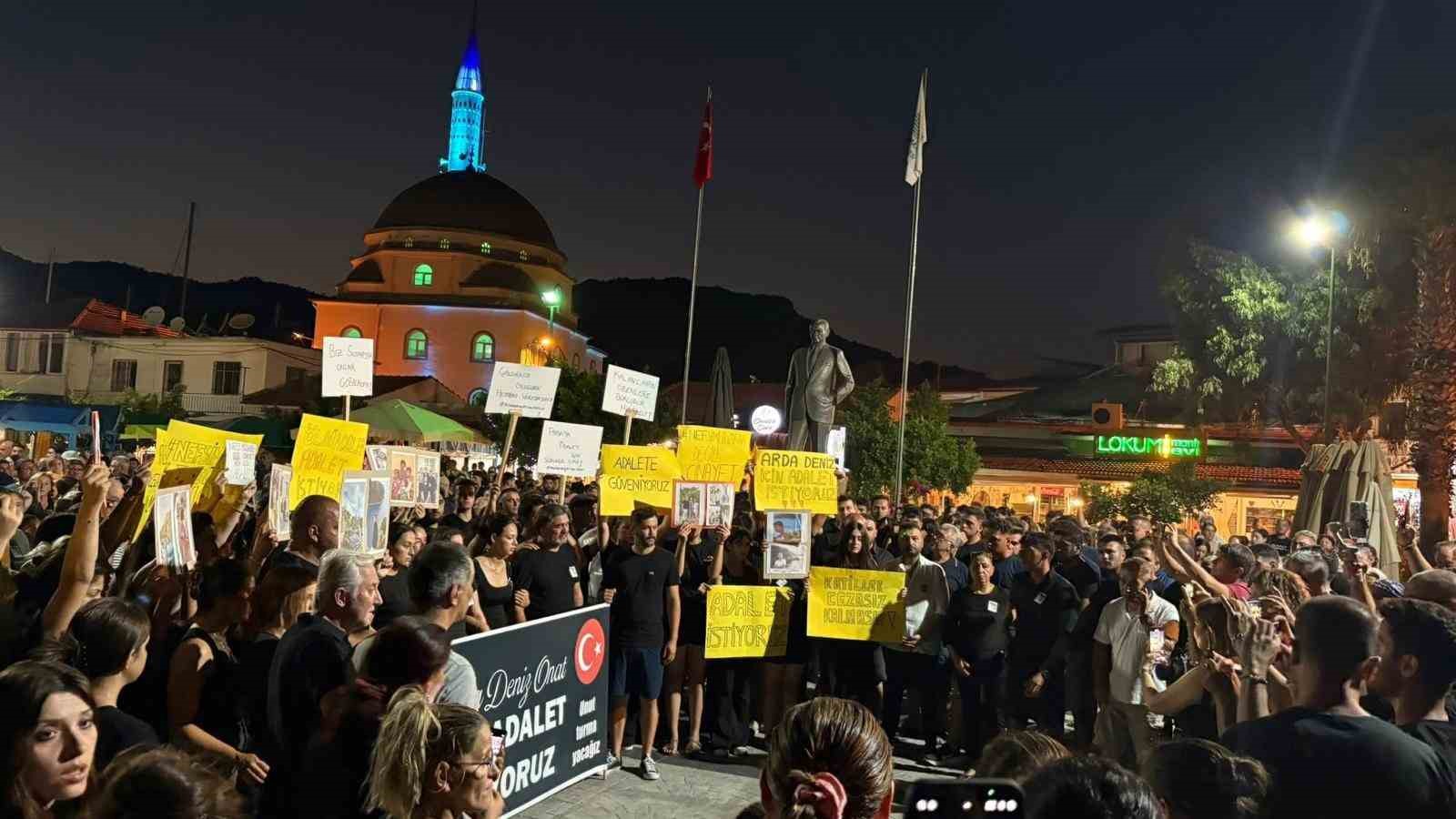 Marmaris’te teknedeki kavgada ölen Arda Deniz Onat için yürüyüş yapıldı 