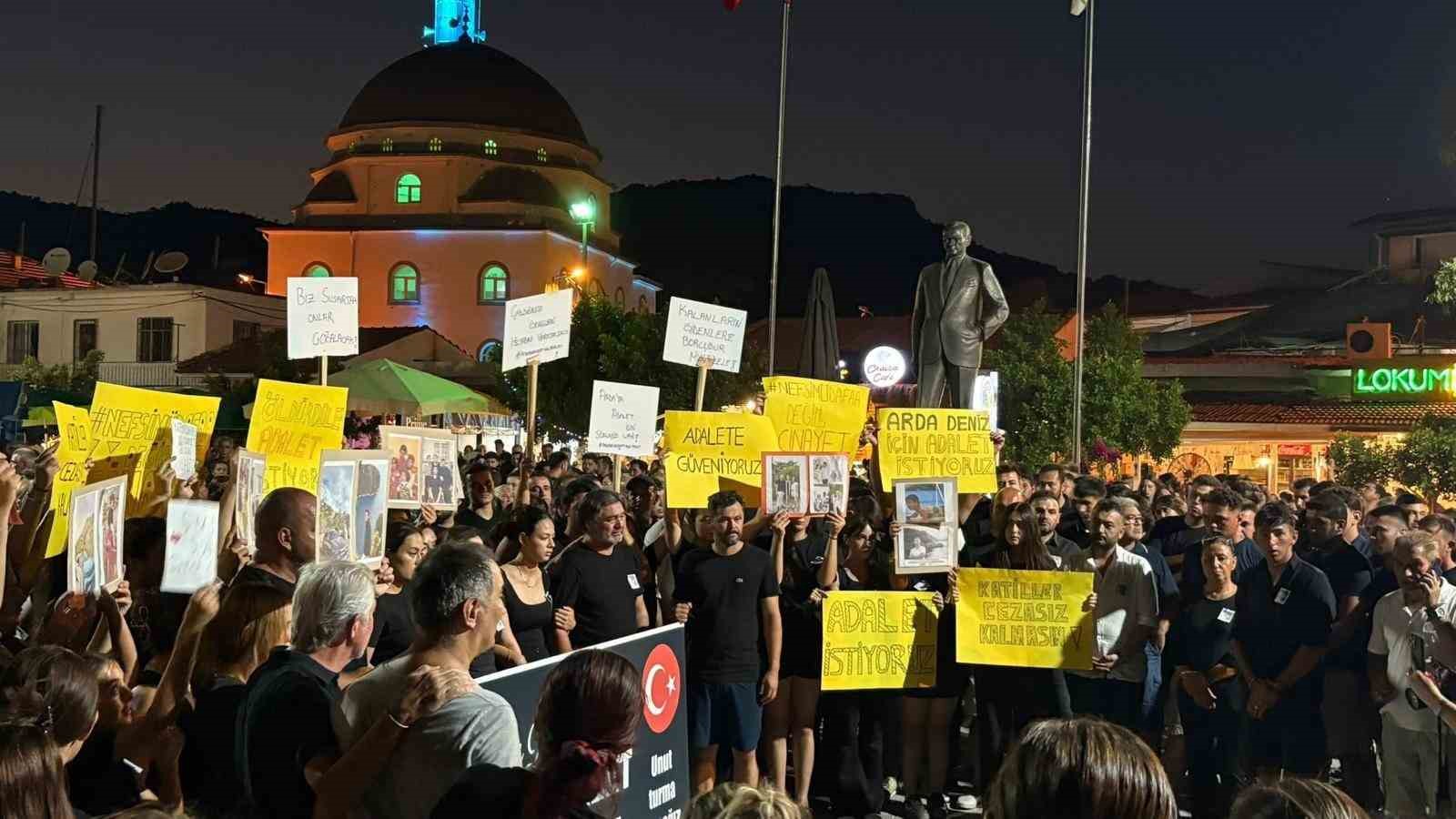 Marmaris’te teknedeki kavgada ölen Arda Deniz Onat için yürüyüş yapıldı 