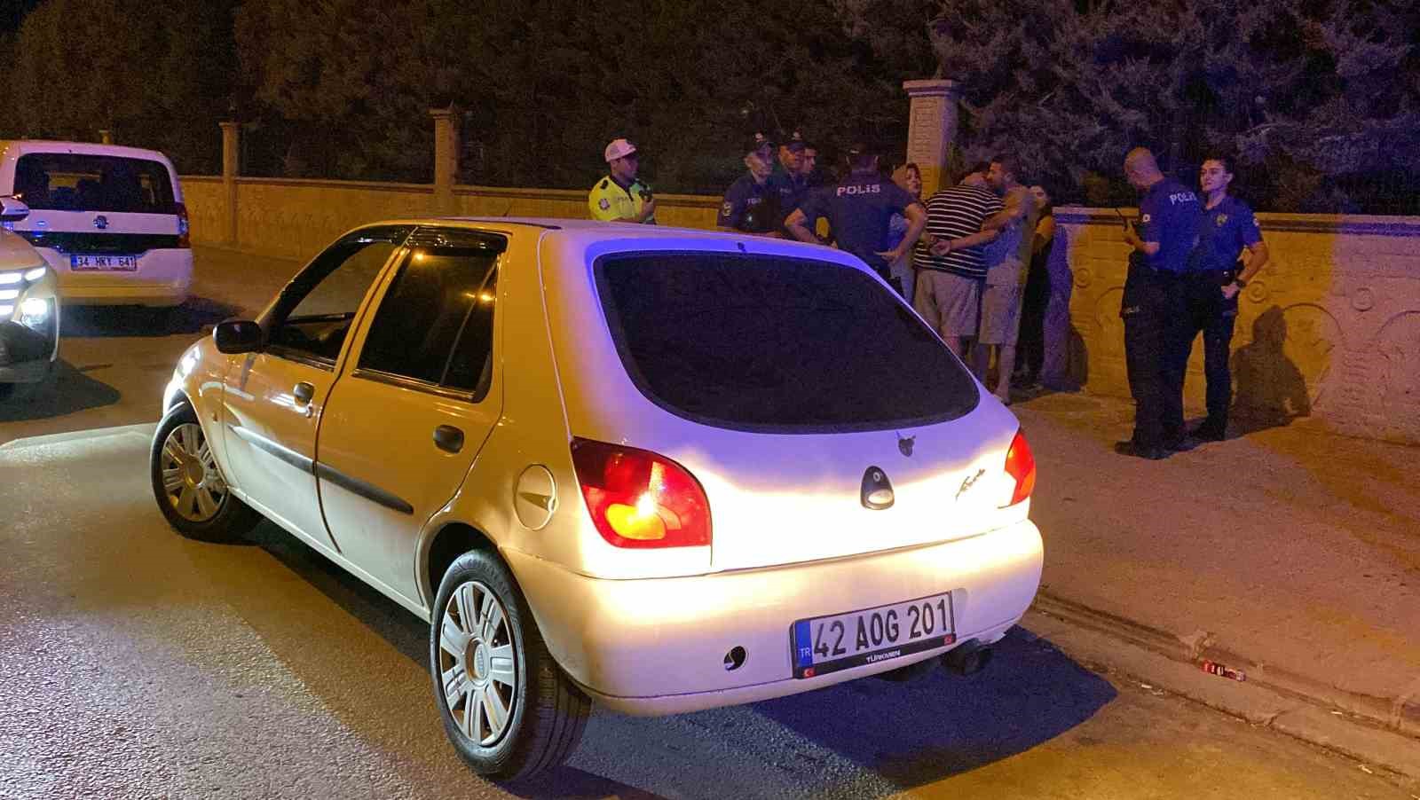 Polisten kaçan ehliyetsiz alkollü sürücünün yakınları gazetecilere saldırdı 