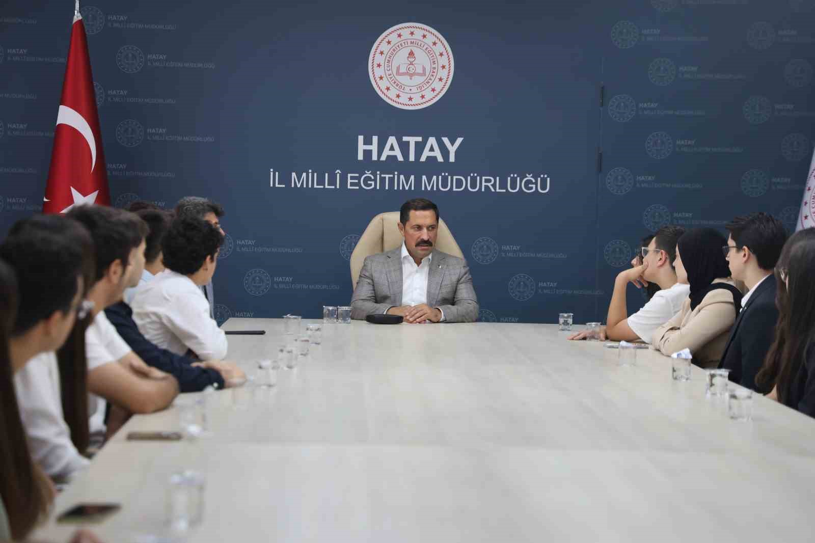 Hatay’da LGS ve YKS’de başarı elde eden öğrenciler depremzede vatandaşları gururlandırdılar 