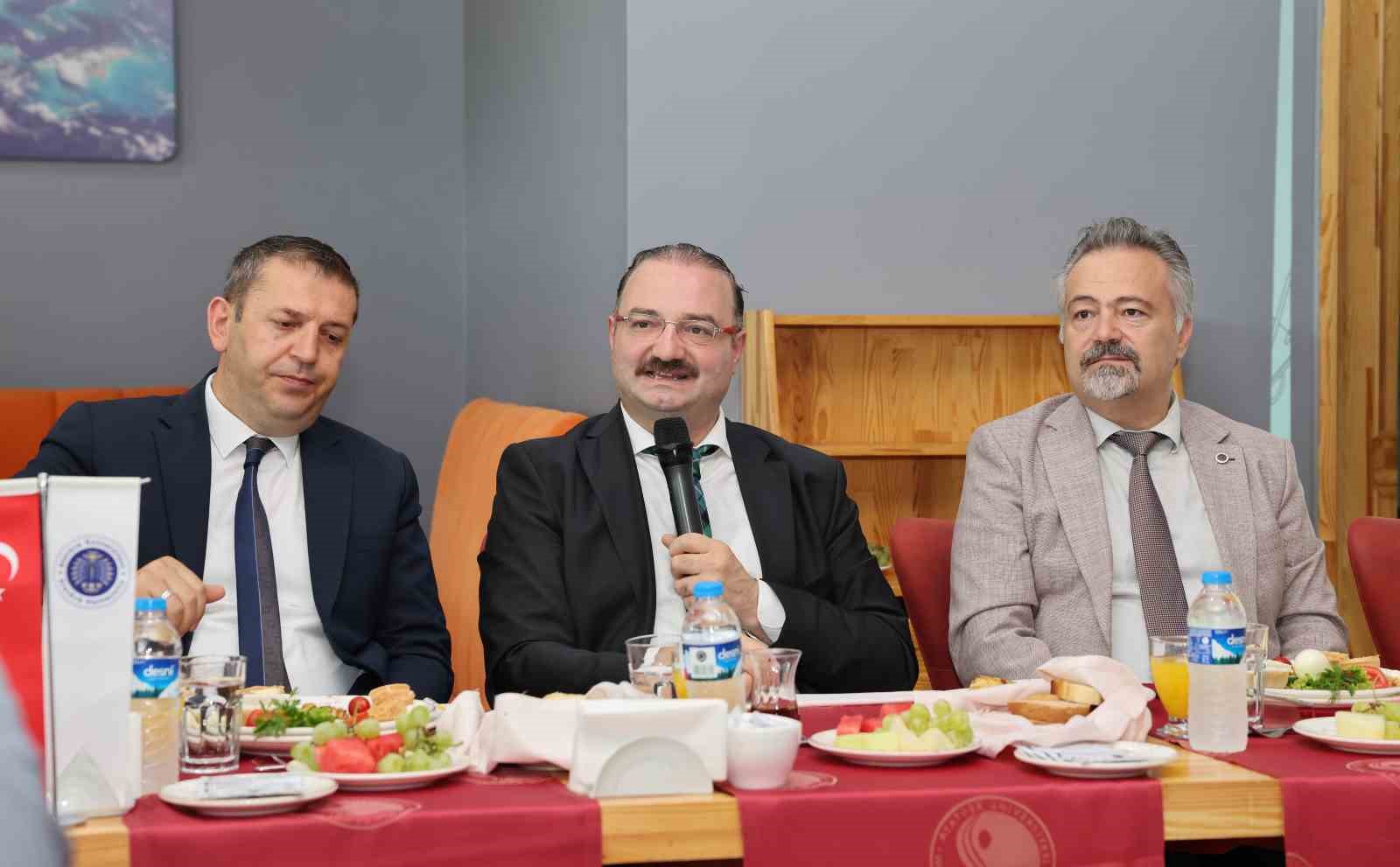 Rektör Hacımüftüoğlu okul yöneticileriyle bir araya geldi 