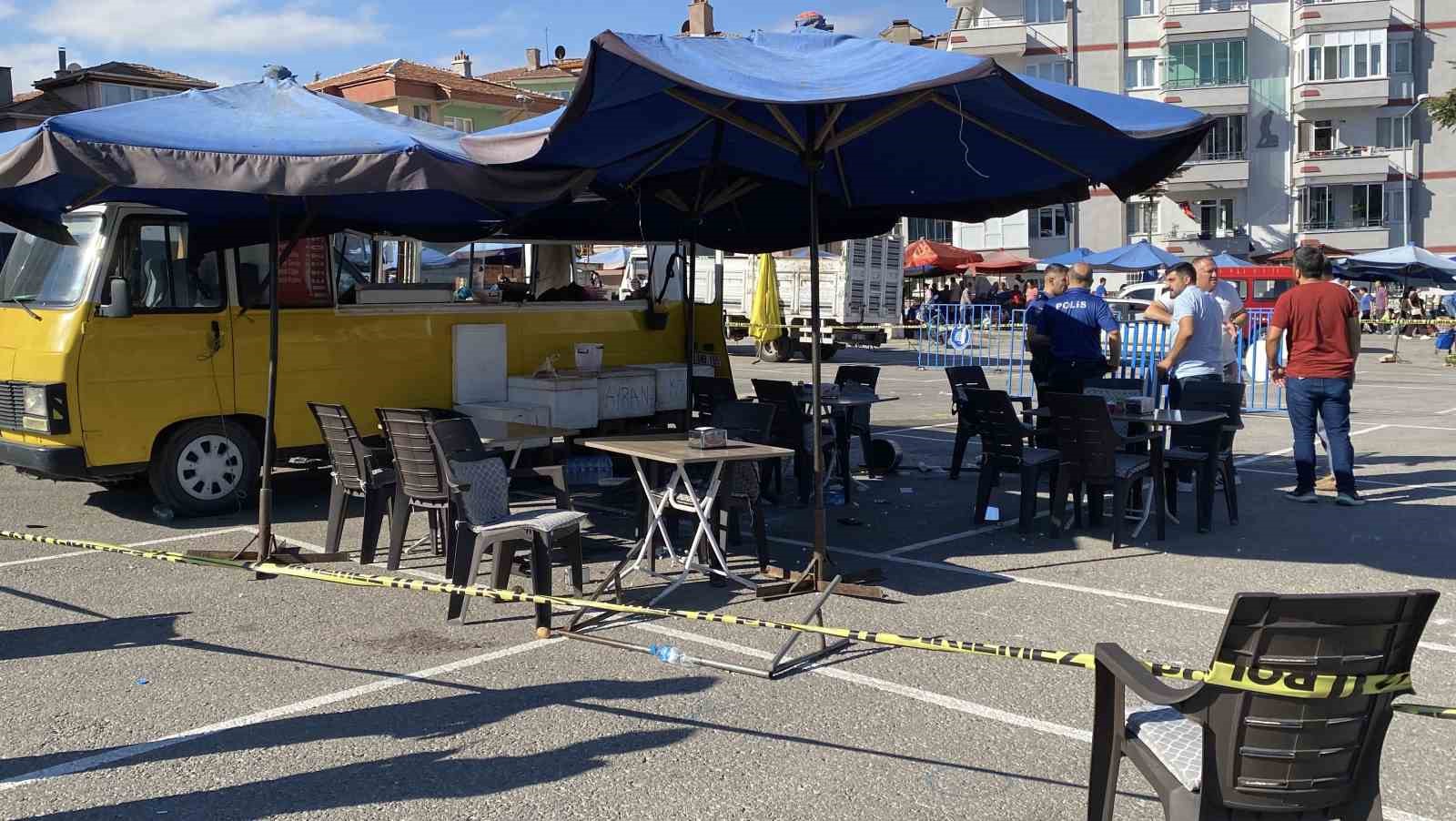 Semt pazarında silahlı kavga: 1’i ağır 7 yaralı 