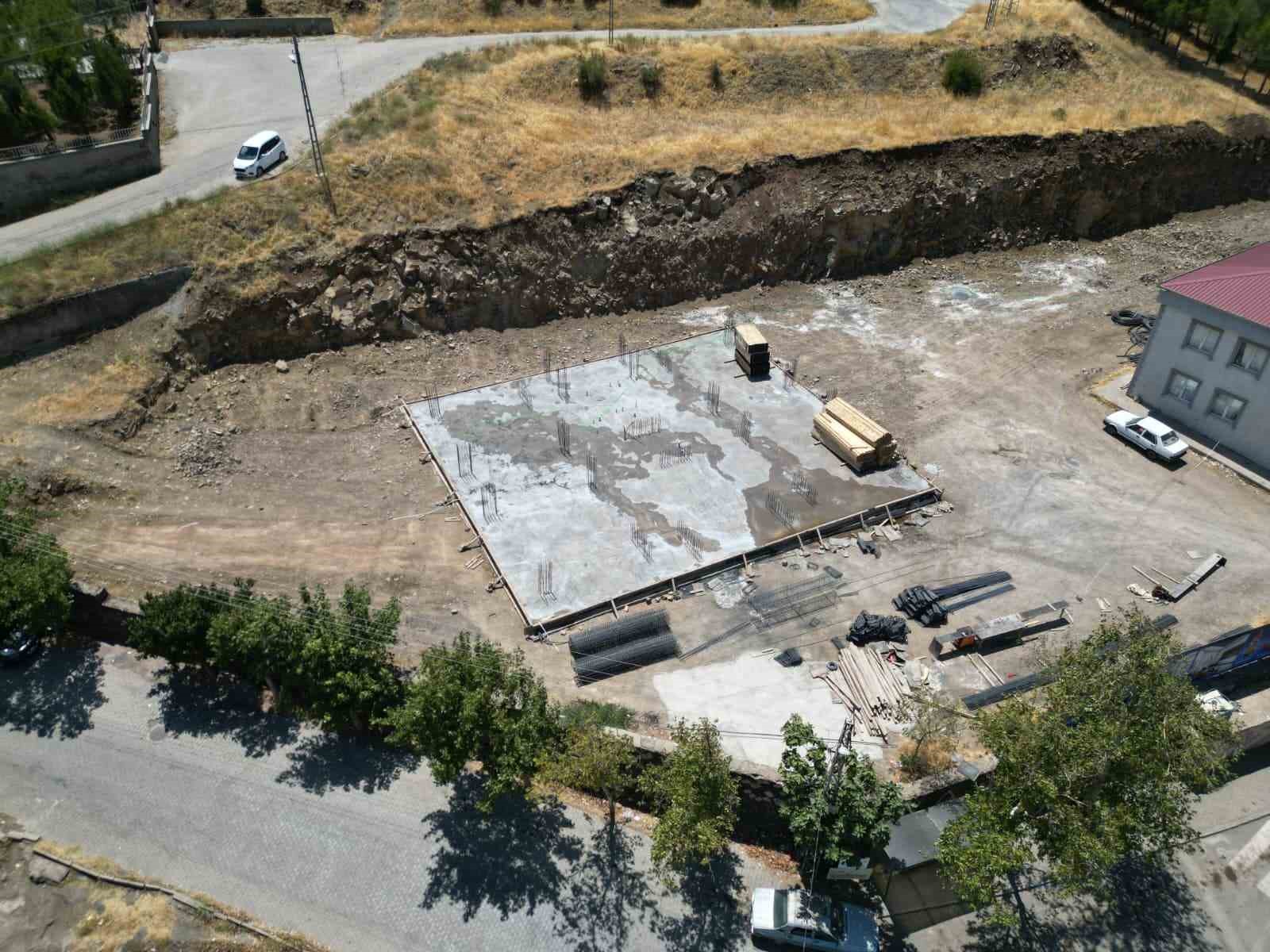 Başkan Toptaş’ın gençliğe yatırımı, ’Kale Gençlik Merkezi’nin temeli atıldı 