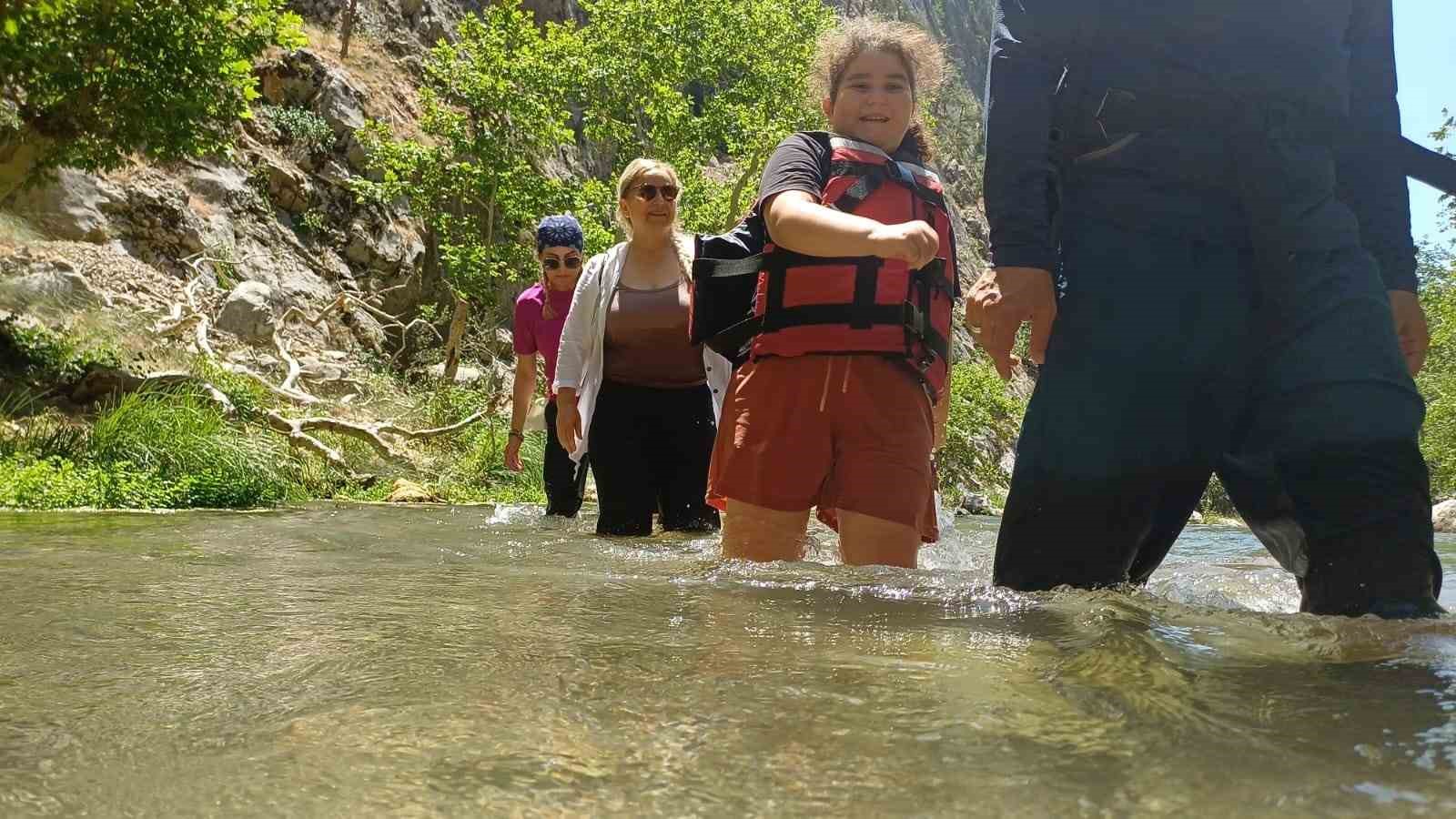 Hançer ve Hapis Kanyonu’na ziyaretçi akını 