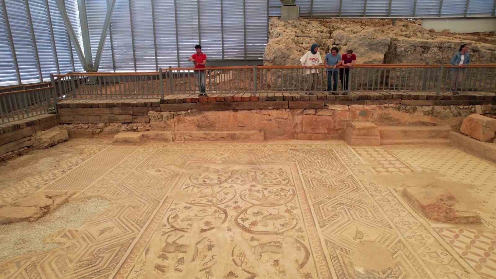Restore edilen ’Cennet Bahçesi’ mozaiği ziyarete açıldı 