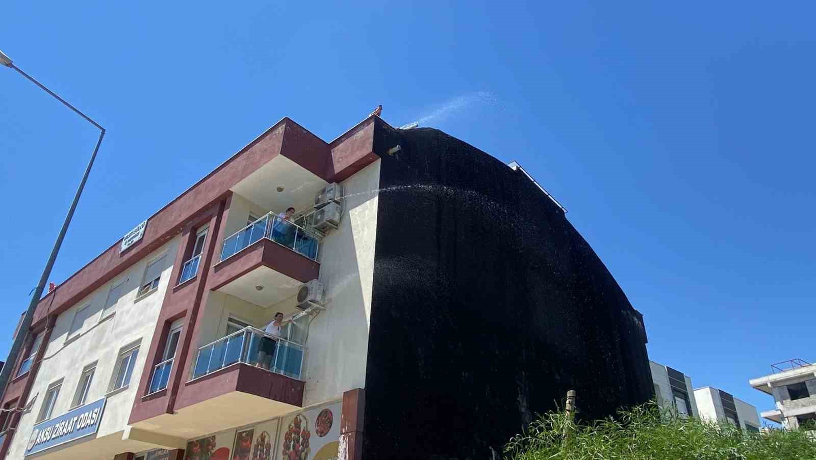Antalya’da ormanlık alanda yangın paniği 