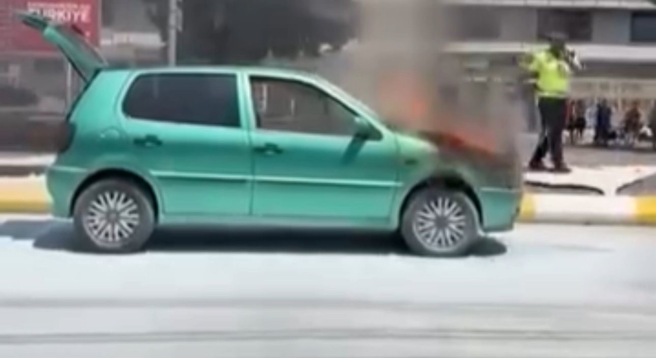 Edirne’de seyir halindeki otomobil alev alev yandı 