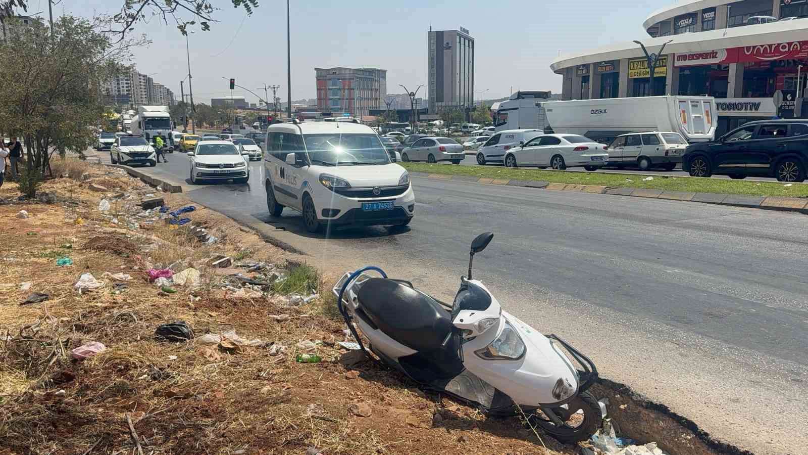 Beton mikserinin altında kalan motosikletteki kadın öldü, oğlu yaralandı 