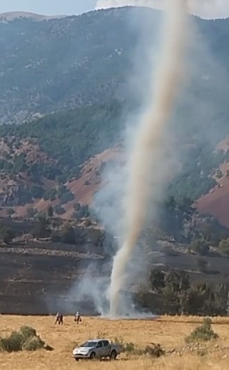 Tunceli’deki yangında çıkan hortum görüntülendi 