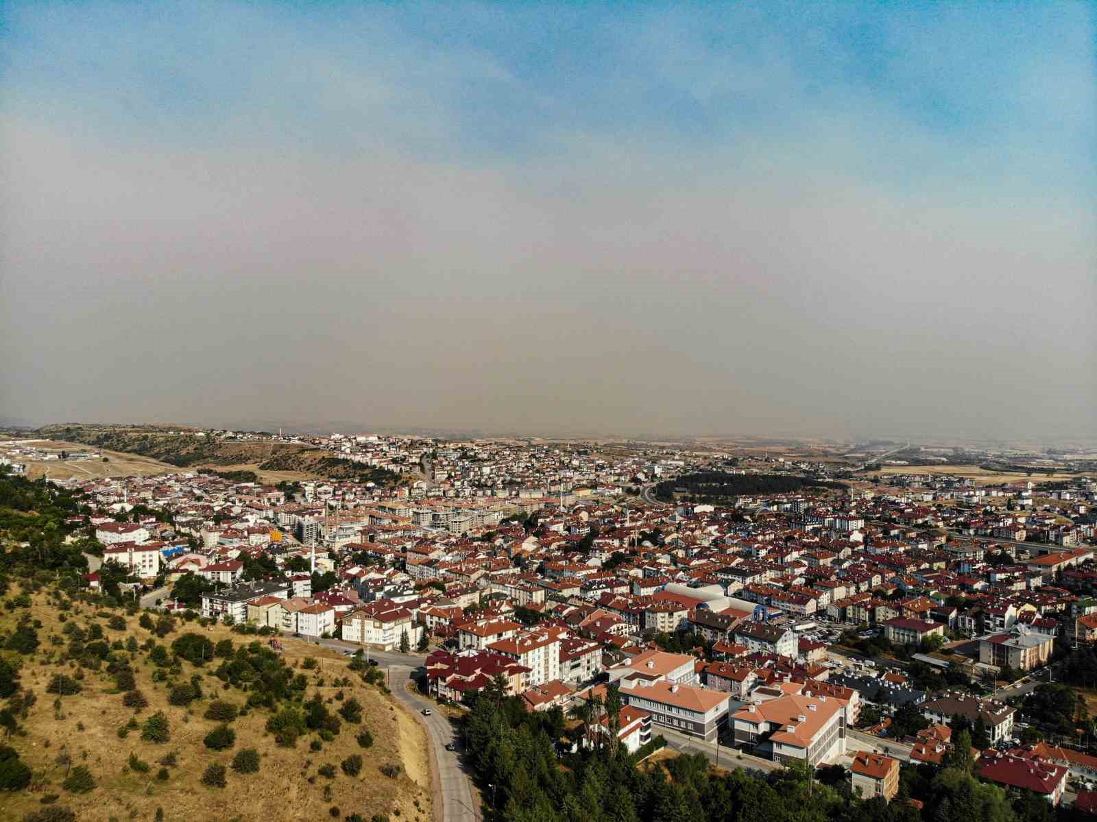Karabük’teki yangının dumanı Gerede’yi sardı: İlçeyi kaplayan tabaka havadan görüntülendi 