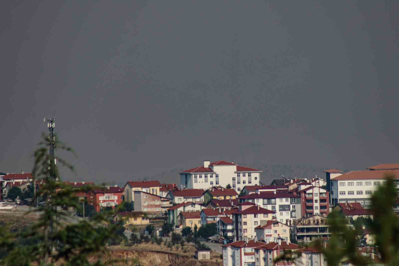Karabük’teki yangının dumanı Gerede’yi sardı: İlçeyi kaplayan tabaka havadan görüntülendi 