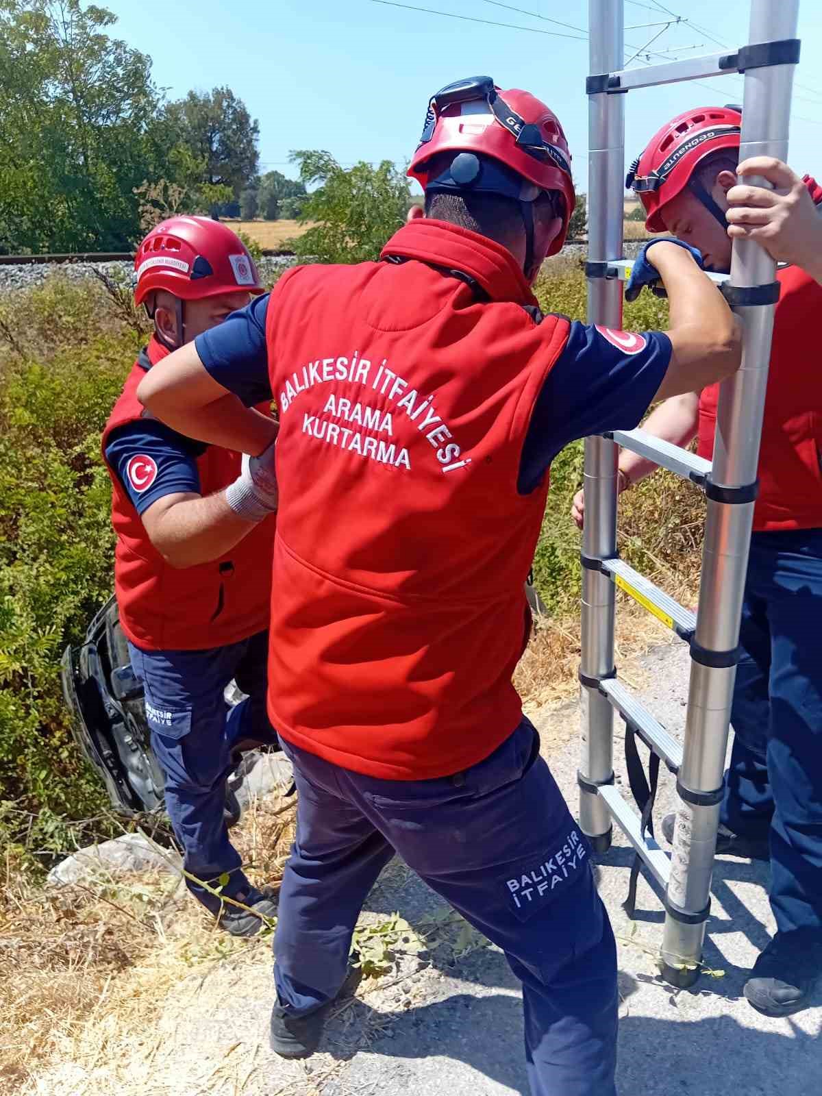 Balıkesir-Bandırma karayolunda feci kaza: 1 ölü, 2 yaralı 