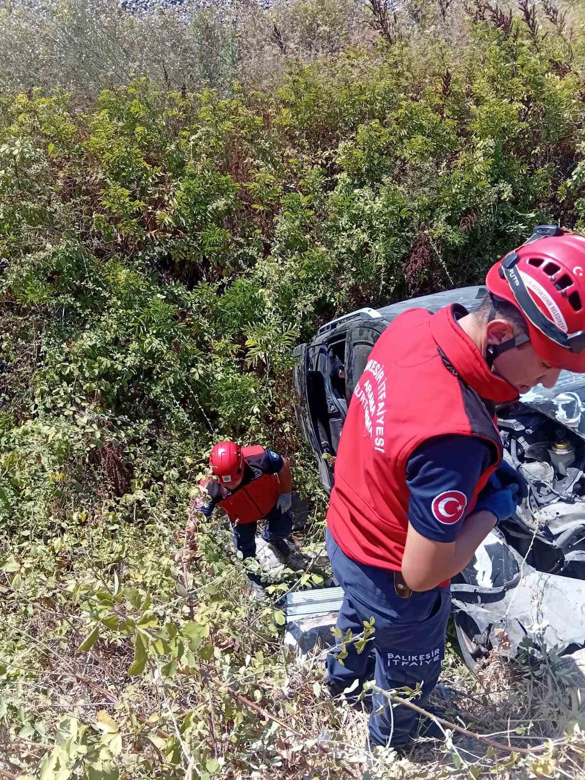 Balıkesir-Bandırma karayolunda feci kaza: 1 ölü, 2 yaralı 
