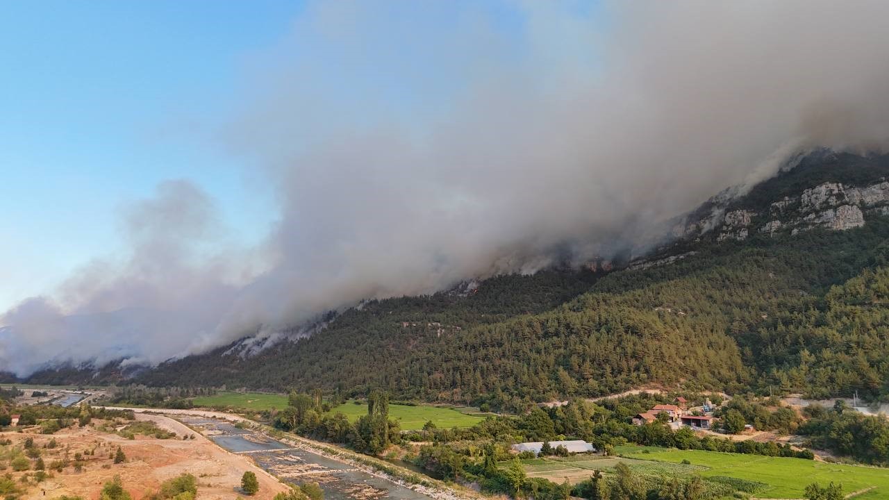 Karabük’te orman yangını 78. saatinde: Sarp arazide helikopterle müdahale sürüyor 