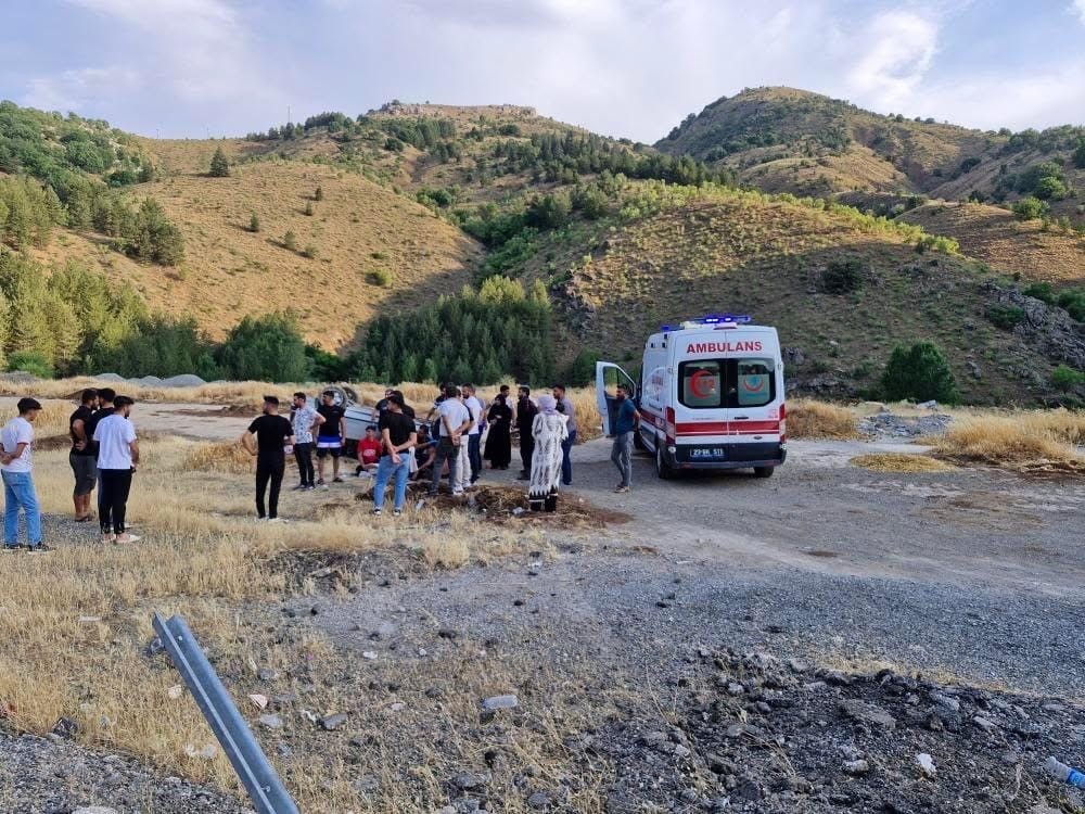 Elazığ’da otomobil takla attı: 2’si ağır 5 yaralı 