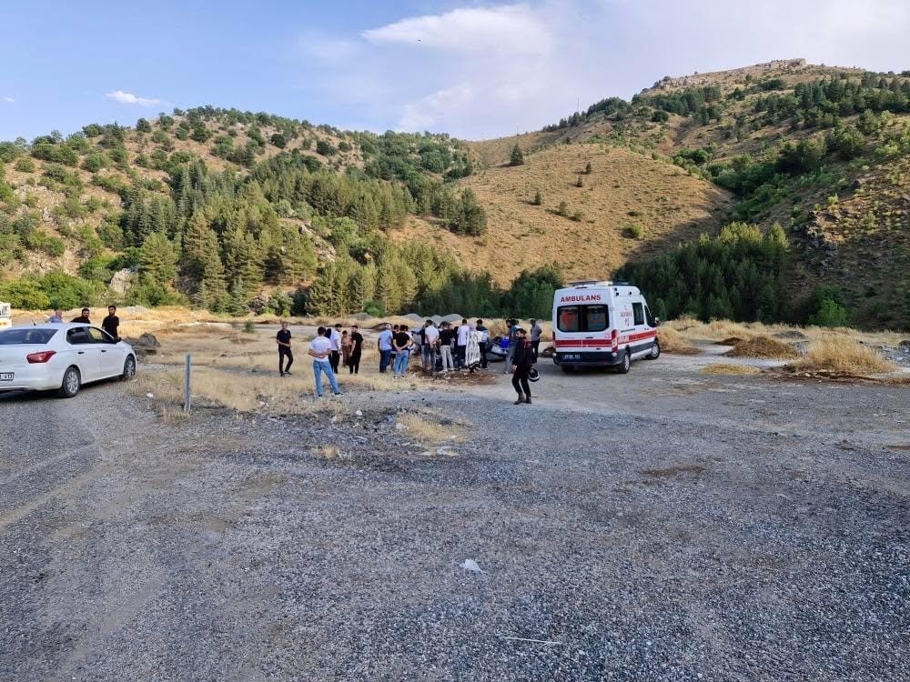 Elazığ’da otomobil takla attı: 2’si ağır 5 yaralı 