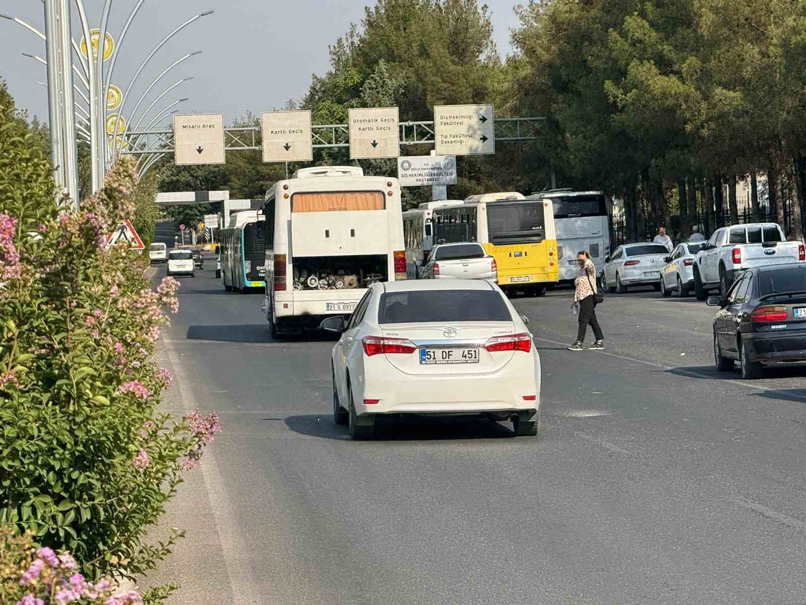 Dicle Üniversitesi yerleşkesinde yaya güvenliği endişesi 