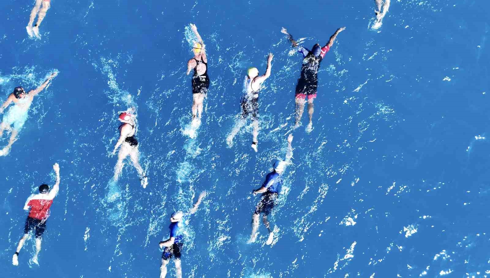 Beyaz kumları ve mavi sularıyla Salda Lake Triatlon nefes kesti 