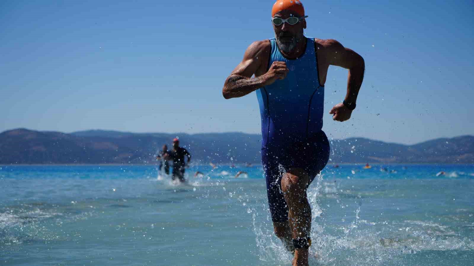 Beyaz kumları ve mavi sularıyla Salda Lake Triatlon nefes kesti 