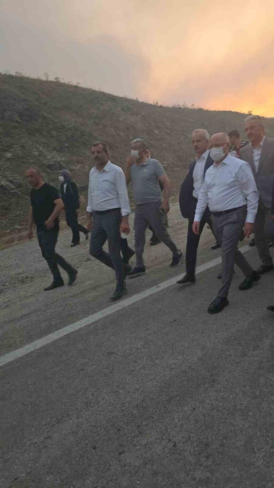 Ulaştırma ve Altyapı Bakanı Abdulkadir Uraloğlu yangın bölgesinde 