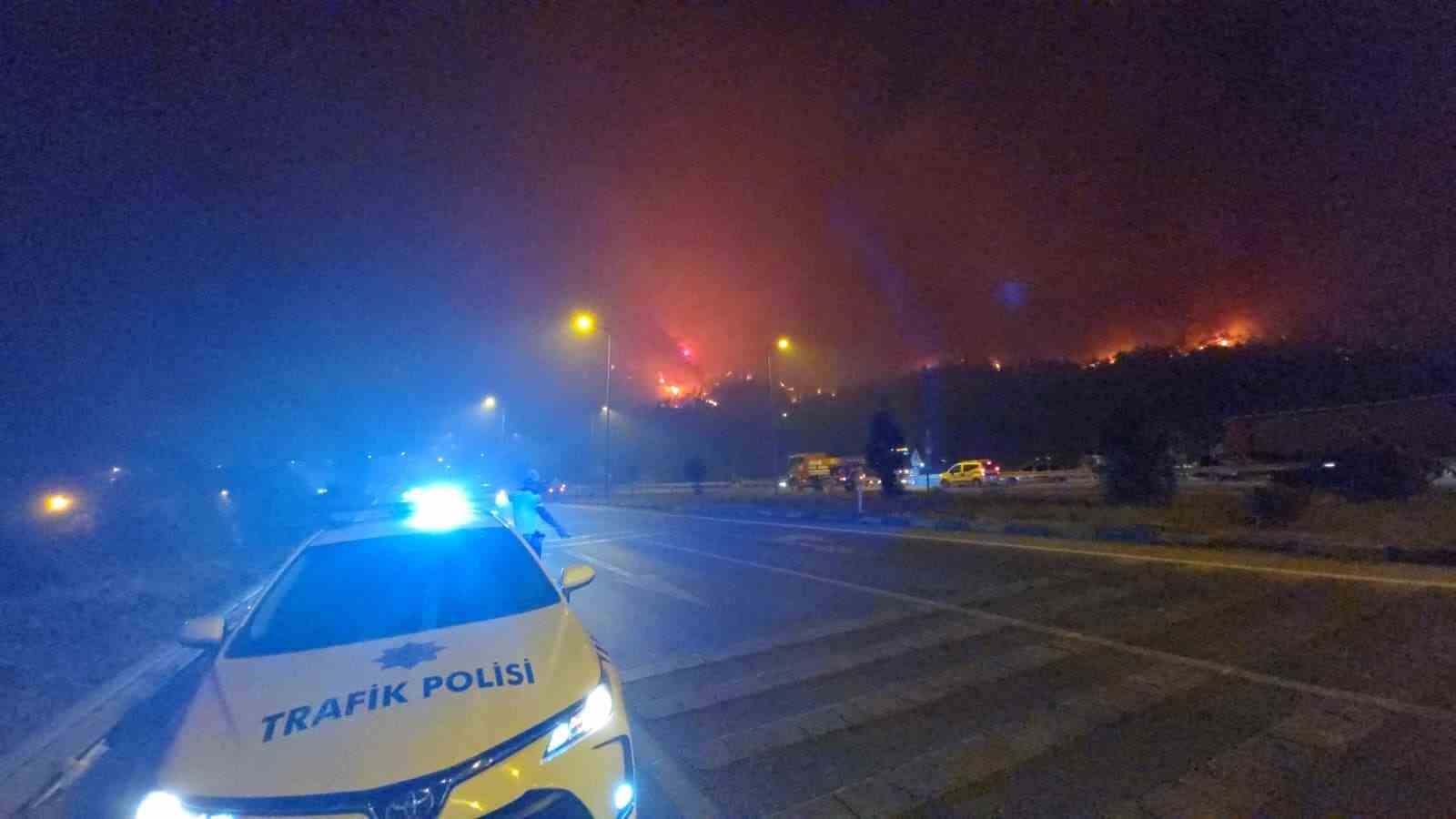 Karabük’teki yangın Ankara karayoluna indi 