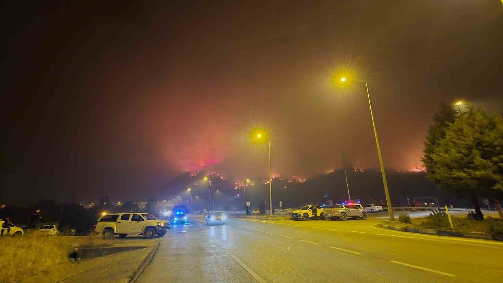 Karabük’teki yangın Ankara karayoluna indi 