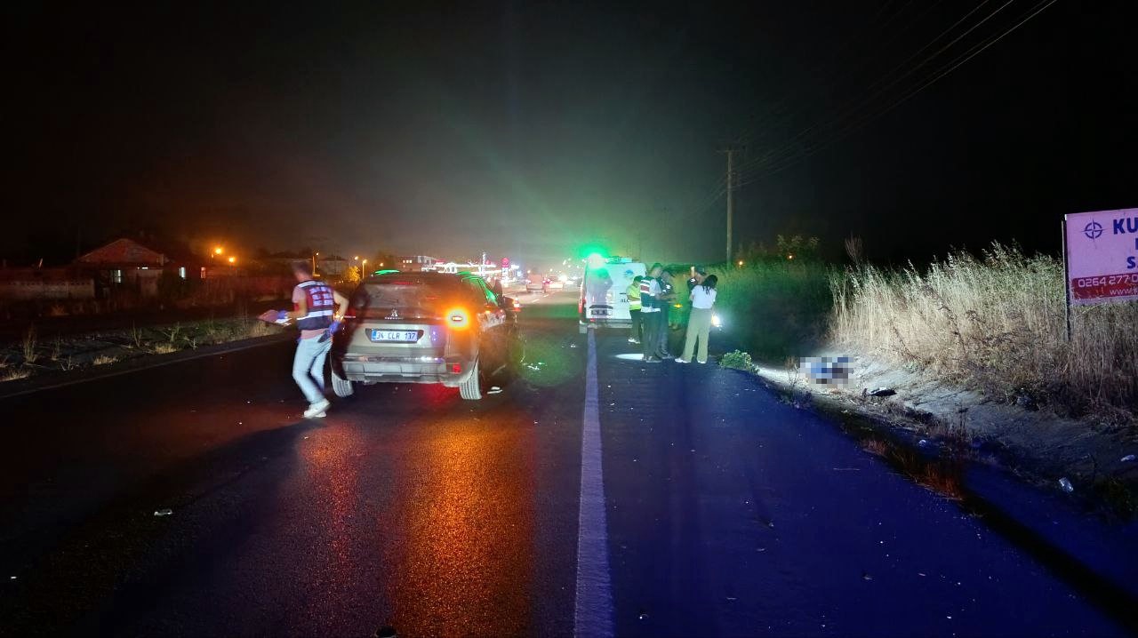 Duble yolda feci kaza: Yolun karşısına geçerken canından oldu 