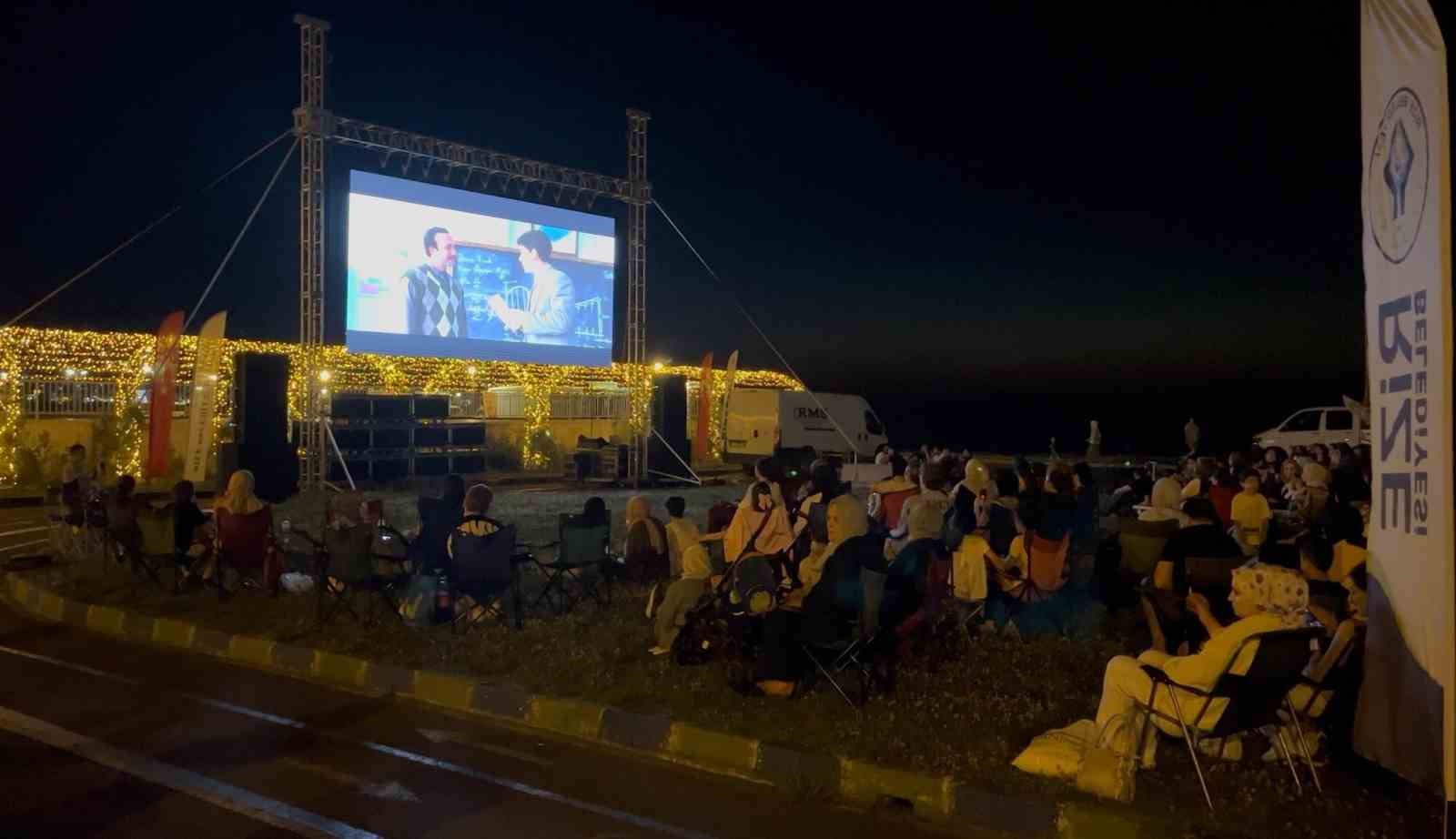 Rize’de açık hava sinemasına etkinliği 