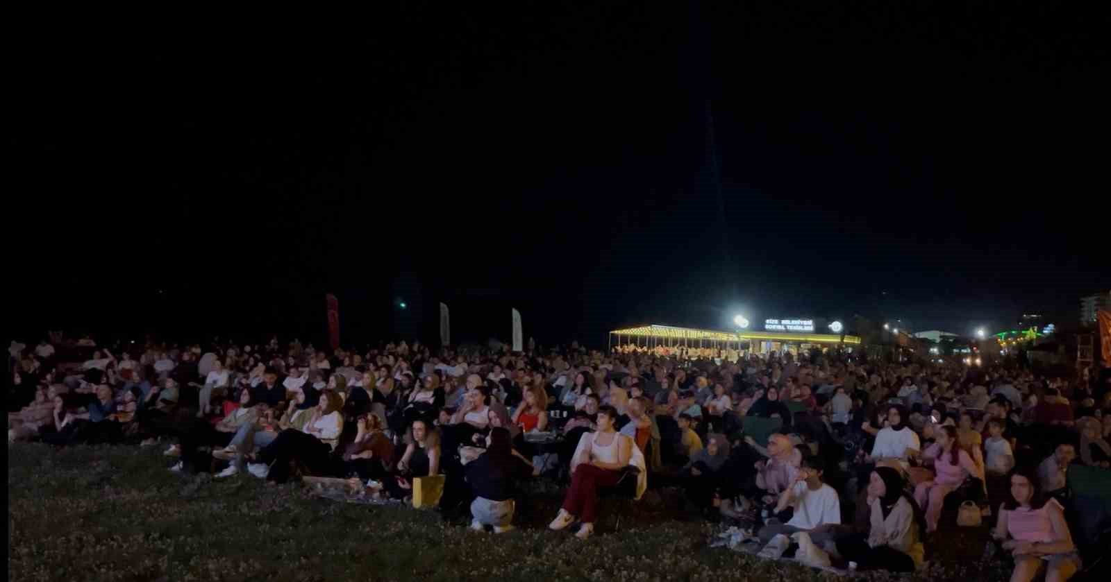 Rize’de açık hava sinemasına etkinliği 