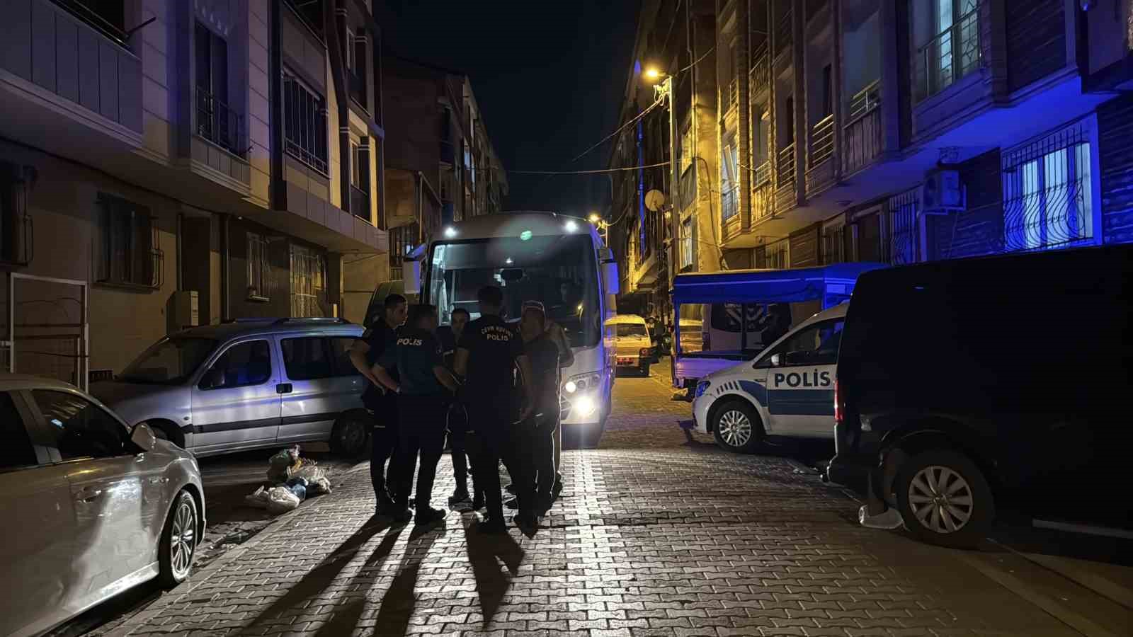 Esenyurt’ta komşu kavgasında kan aktı: 1 kişi göğsünden bıçaklandı 