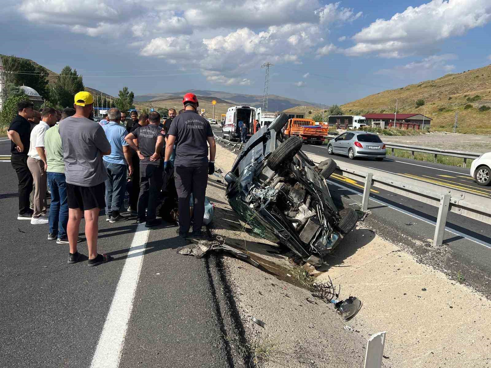 İtfaiye araçta sıkışan 5 kişiyi çıkardı 