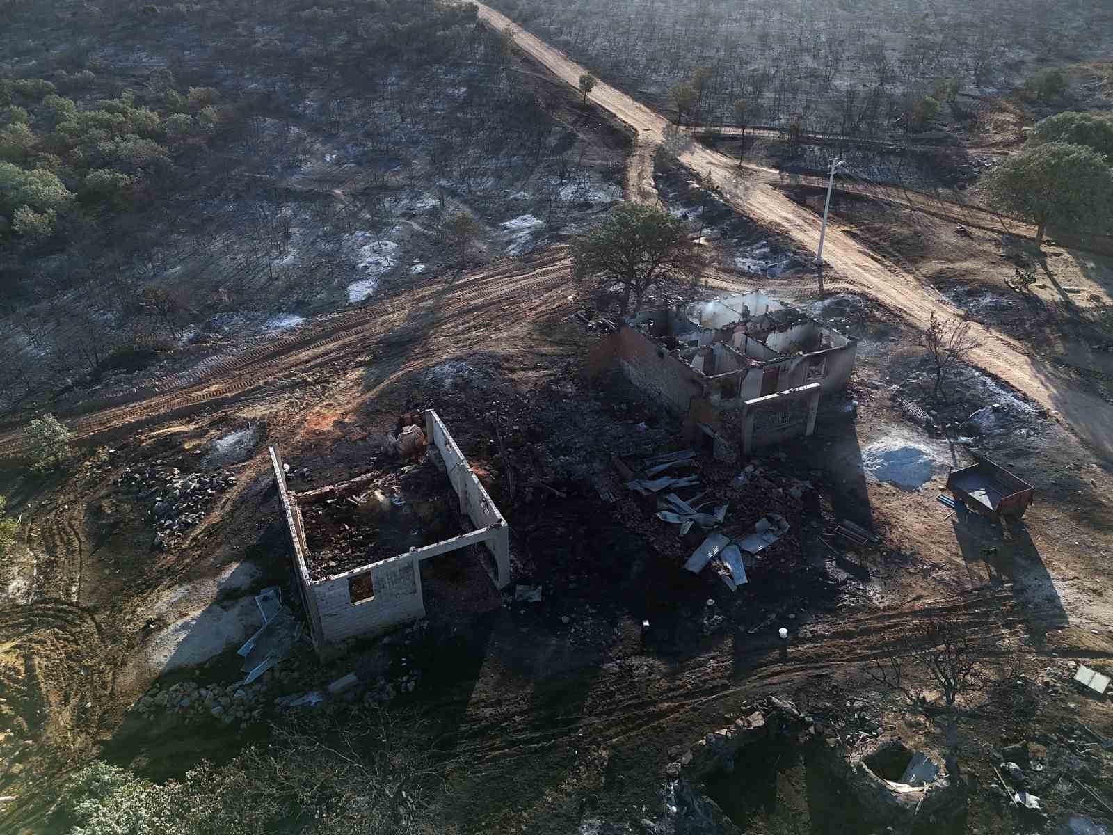 Uşak’ta devam eden yangının tahribatı gün ışığıyla ortaya çıktı 