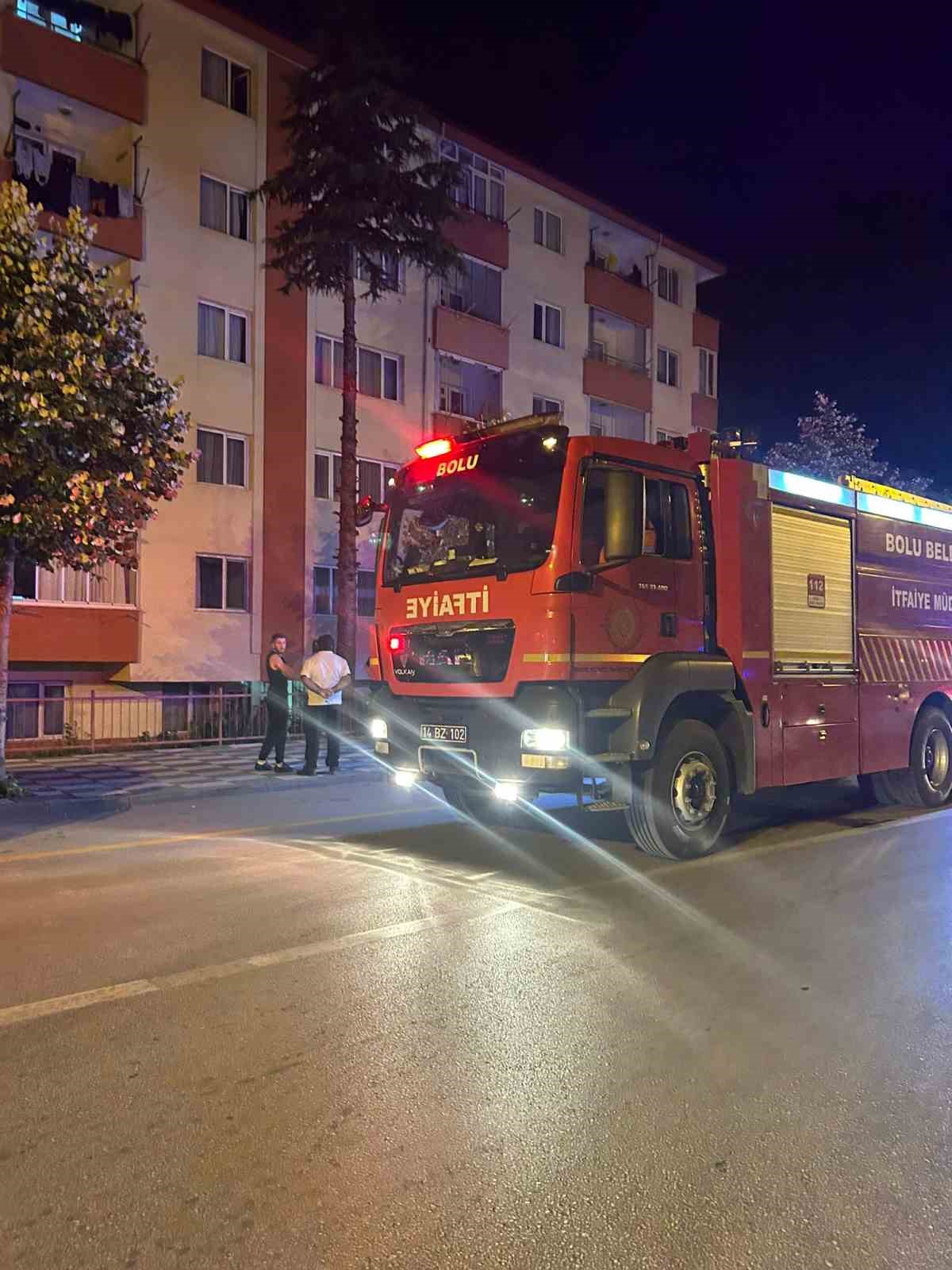 Bolu’da 5 katlı apartmanda yangın paniği 