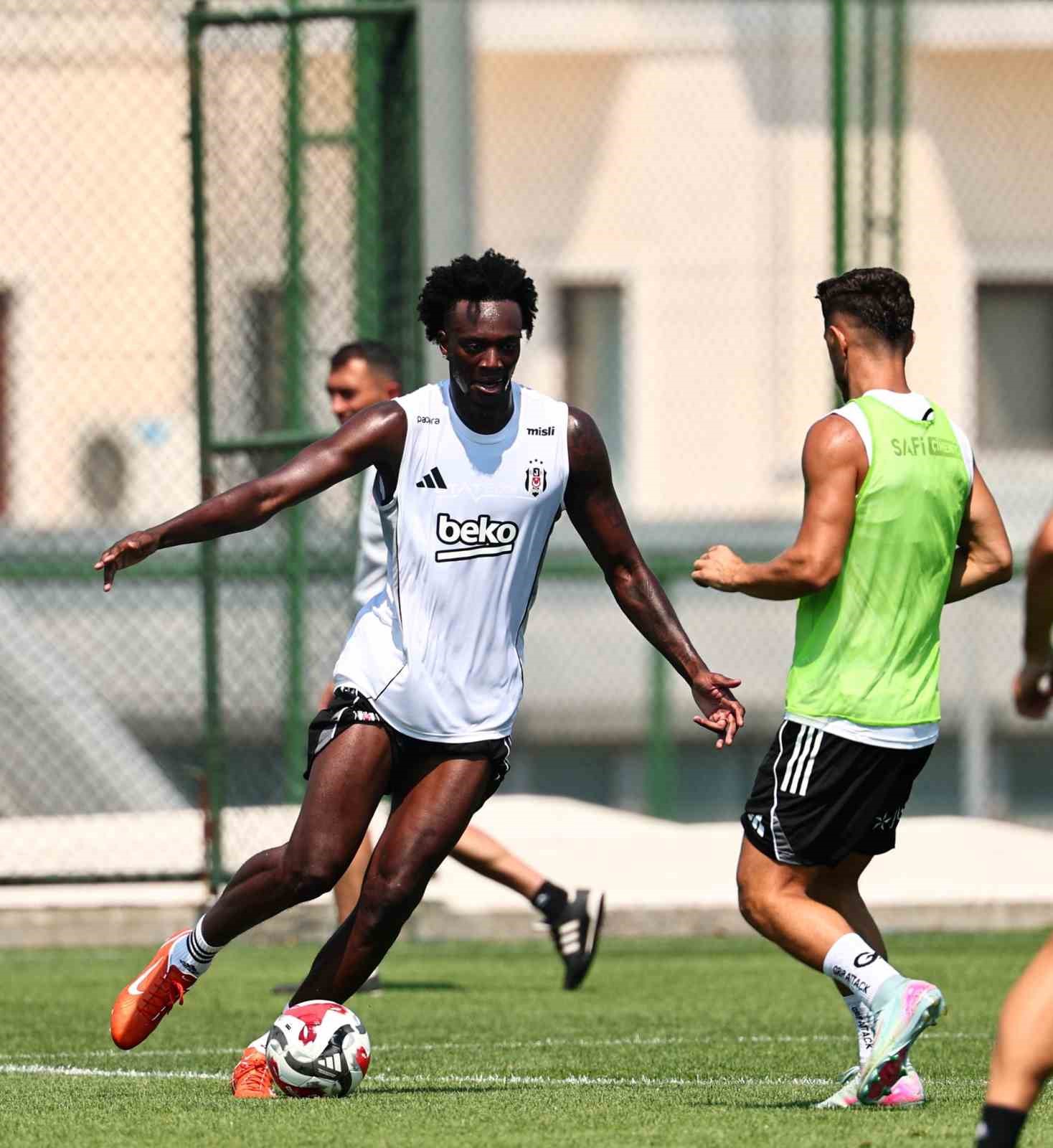 Beşiktaş, Shakhtar Donetsk maçı hazırlıklarını sürdürüyor 