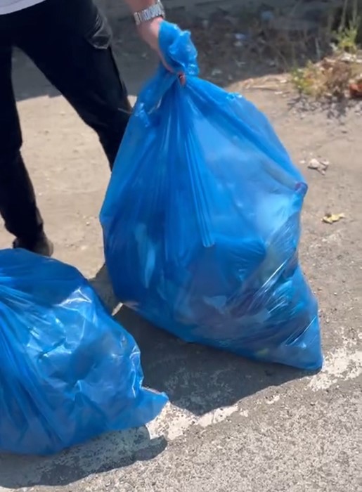 Yangınlara dikkat çekti, ormanı temizledi 