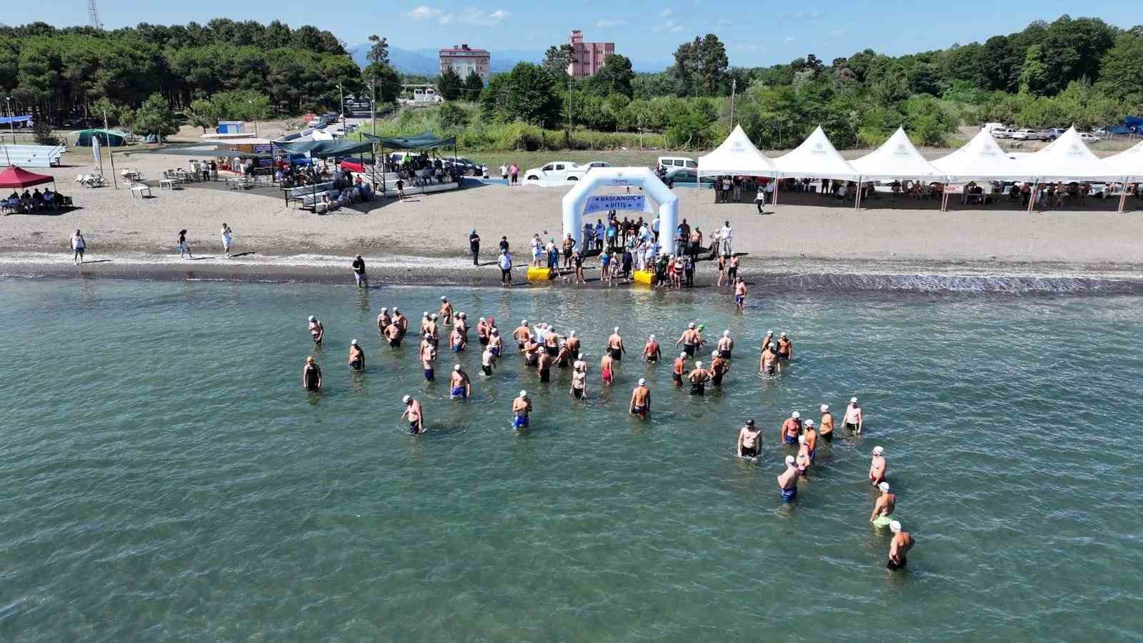 Terme’de açık su yüzme yarışması renkli görüntülere sahne oldu 