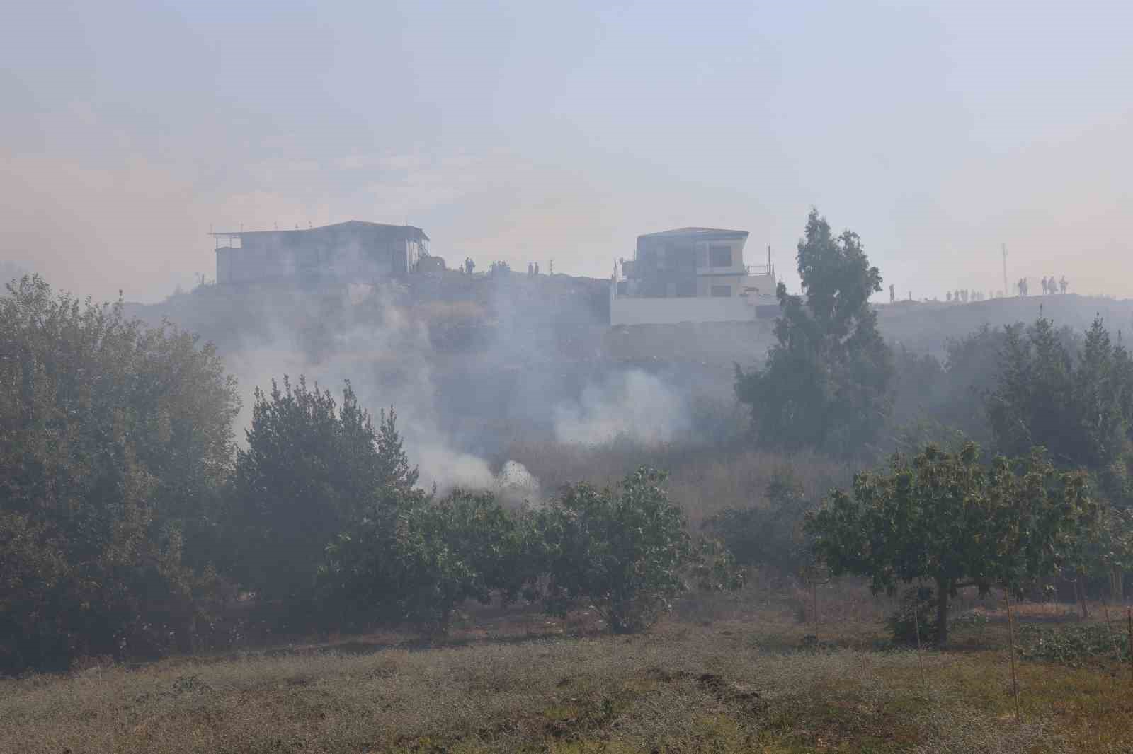 Hatay’da çıkan bahçe yangını büyümeden söndürüldü 