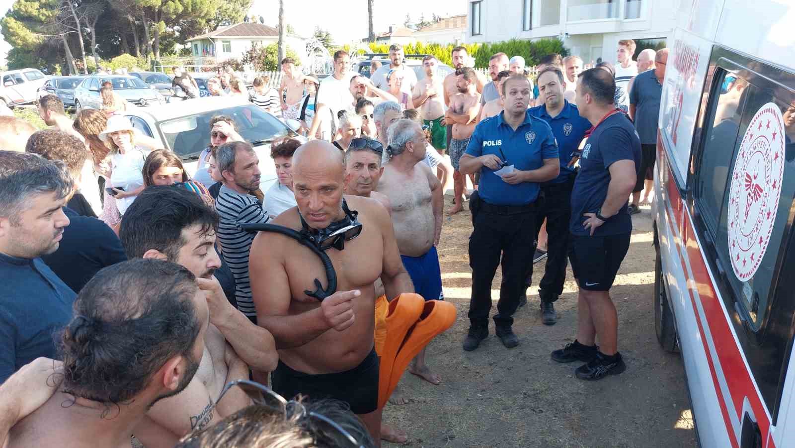 Denize giren aynı aileden 2’si çocuk 3 kişi boğulma tehlikesi geçirerek hastaneye kaldırıldı 