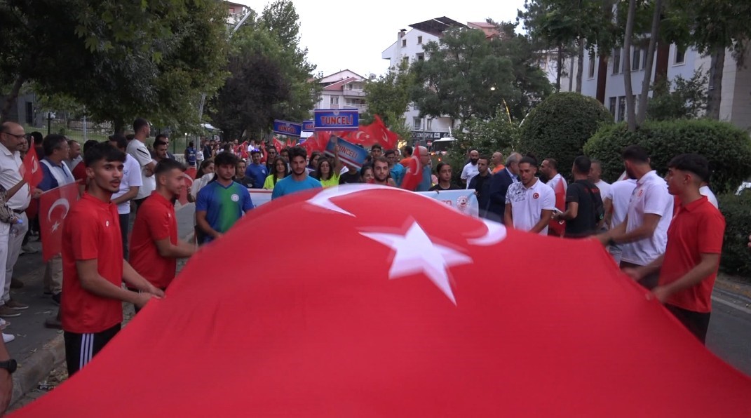 Tunceli’de kortejli, halaylı rafting şampiyonası açılışı 