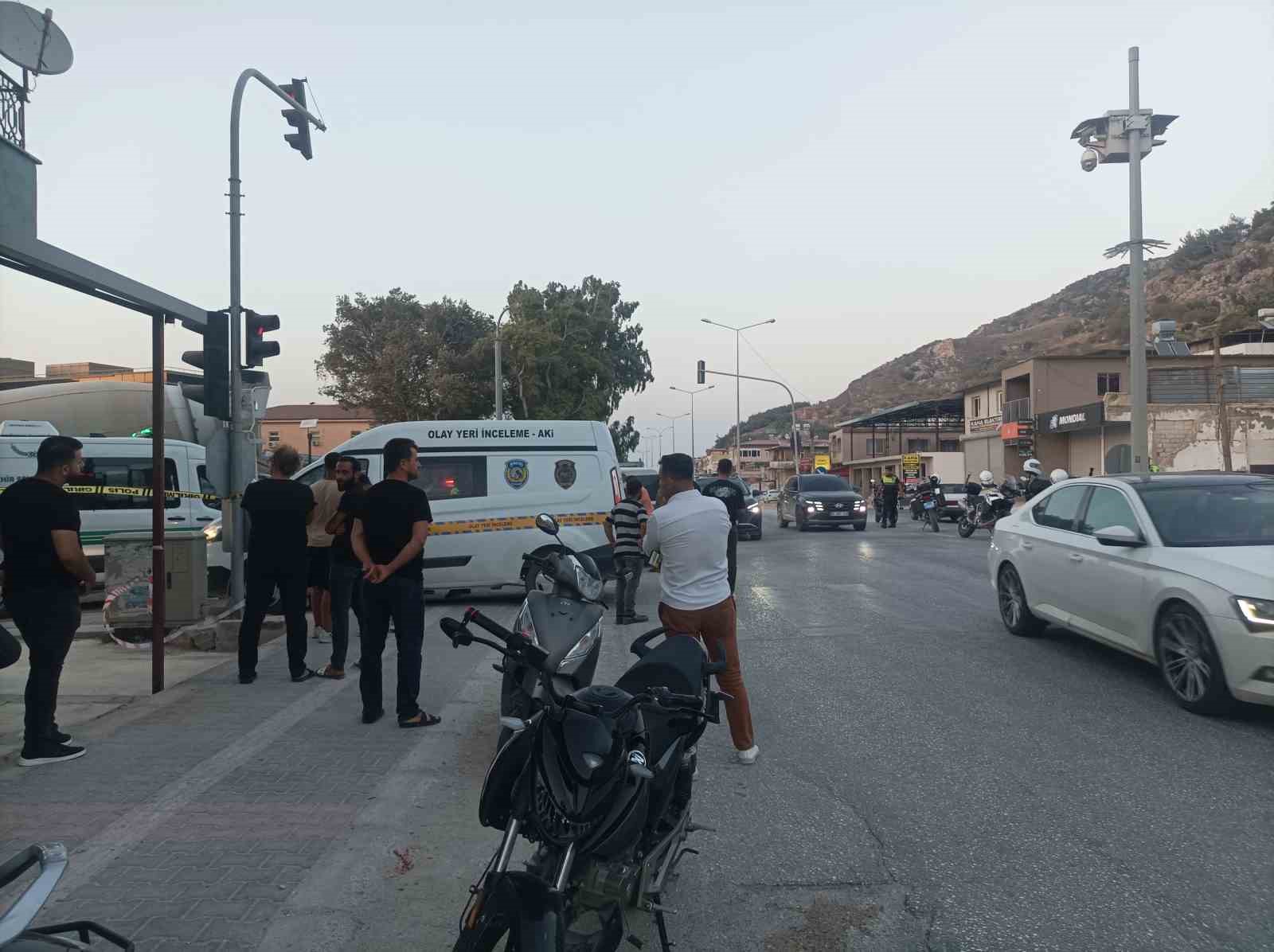 Beton mikseri motosikleti ezdi: 2 ölü 