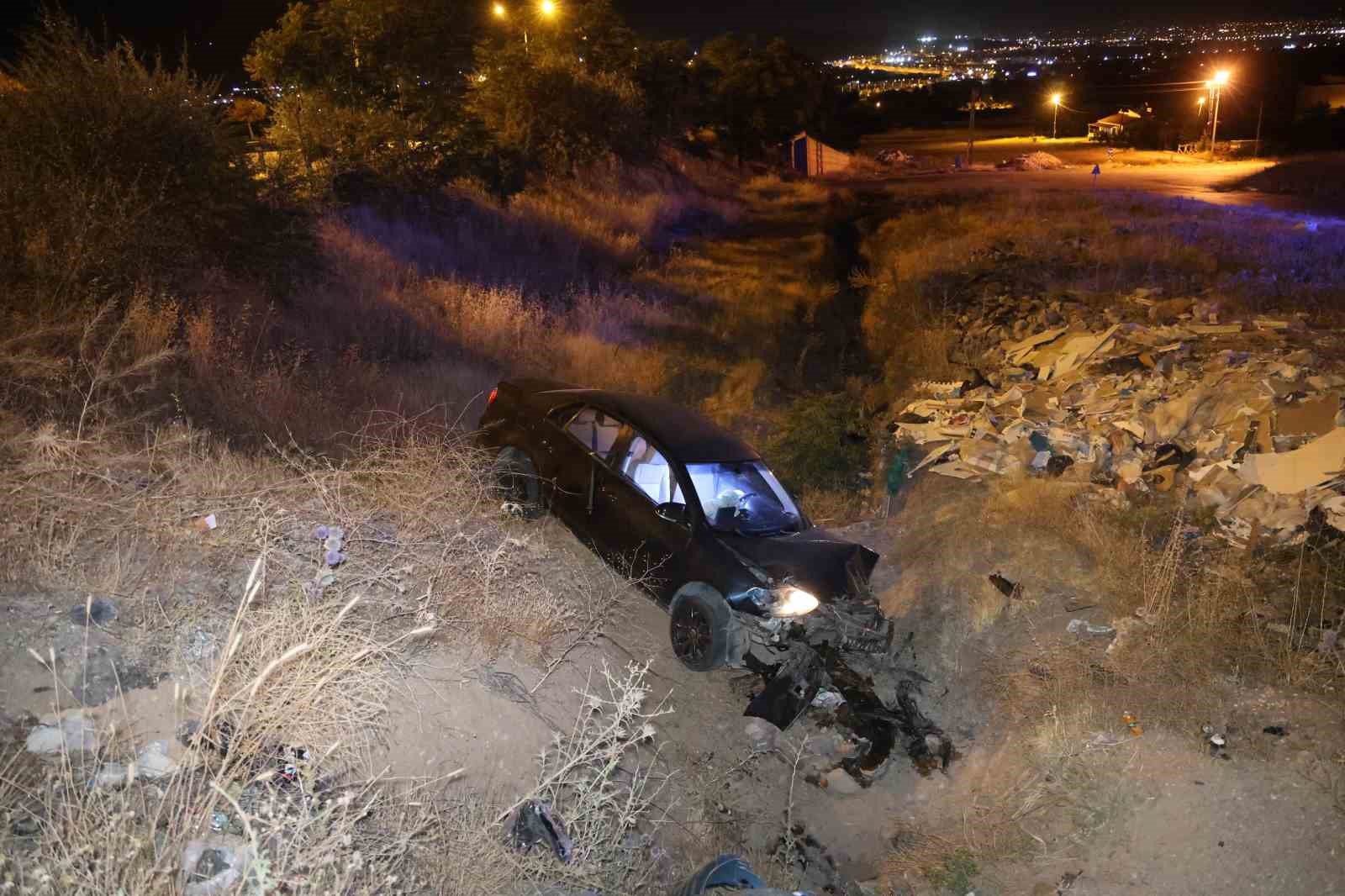 Elazığ’da otomobil şarampole uçtu: 5 yaralı 