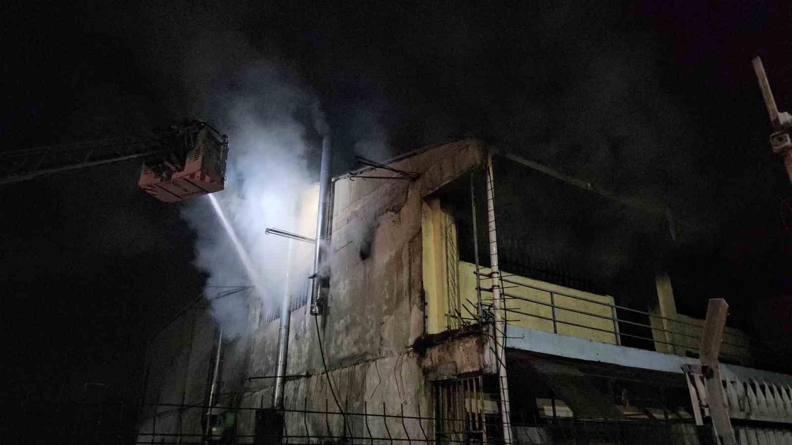 Zeytinburnu’nda atölye alevlere teslim oldu 