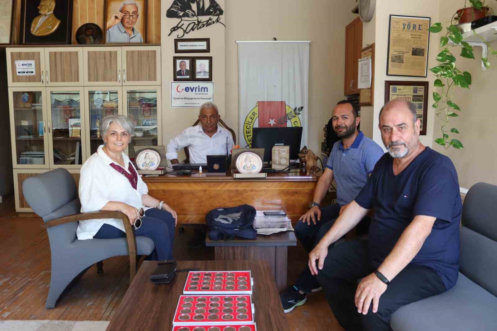 Osmanlı sadrazamı anısına basılan hatıra madalyonlara koleksiyonerlerden yoğun ilgi 