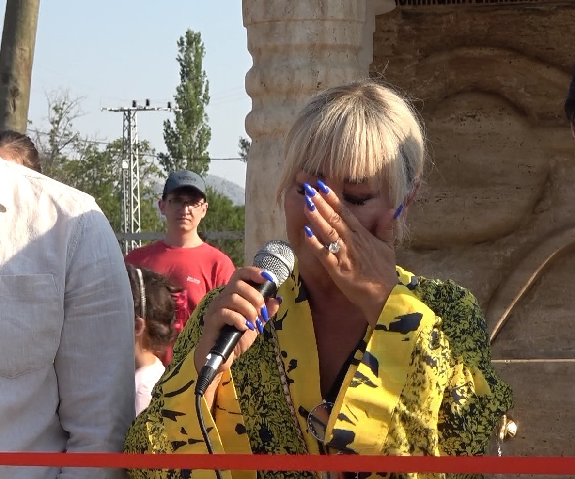 Safiye Soyman oğlunun adına yaptırdığı hayratı gözyaşı dökerek açtı: 