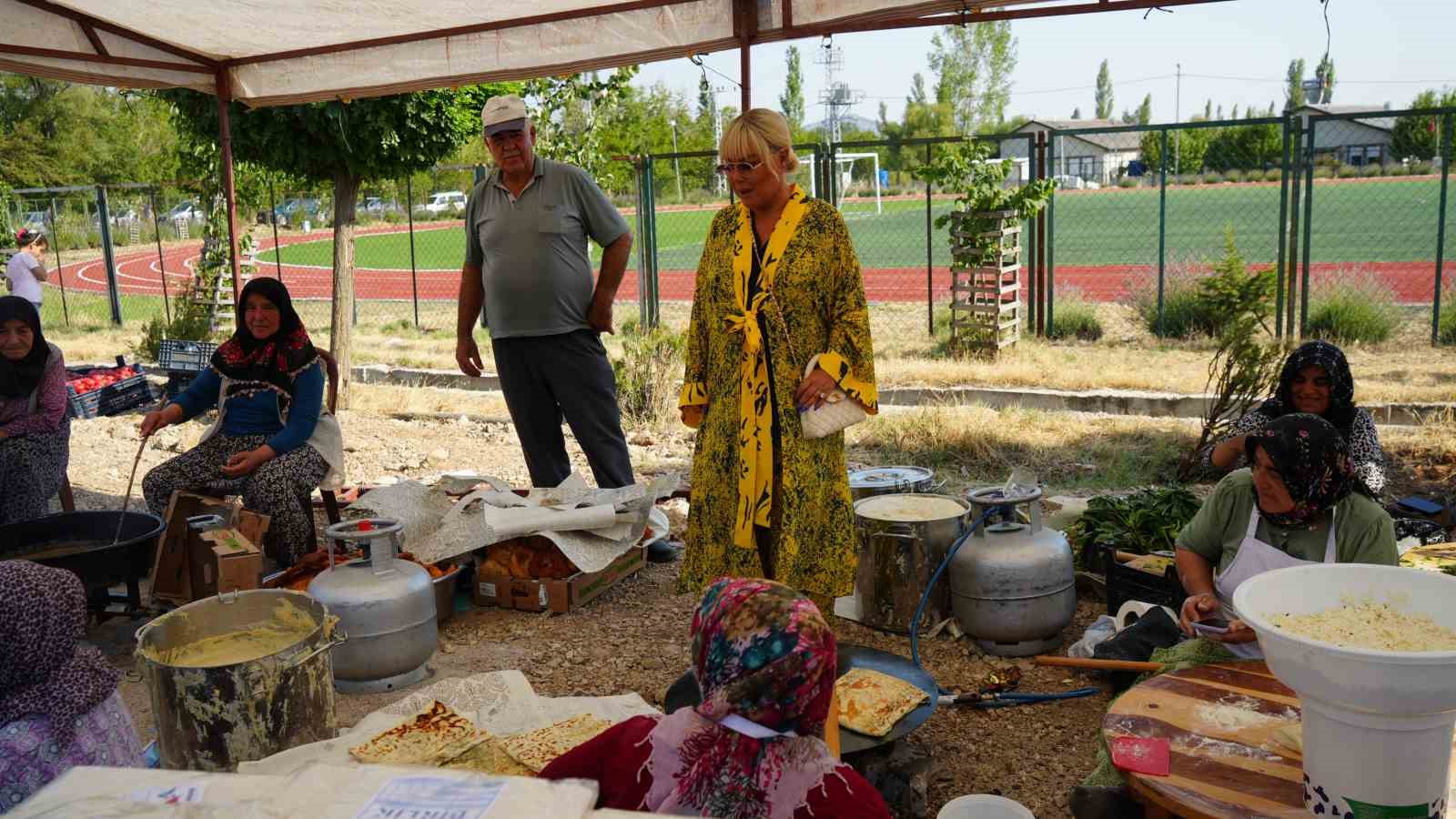 Safiye Soyman oğlunun adına yaptırdığı hayratı gözyaşı dökerek açtı: 