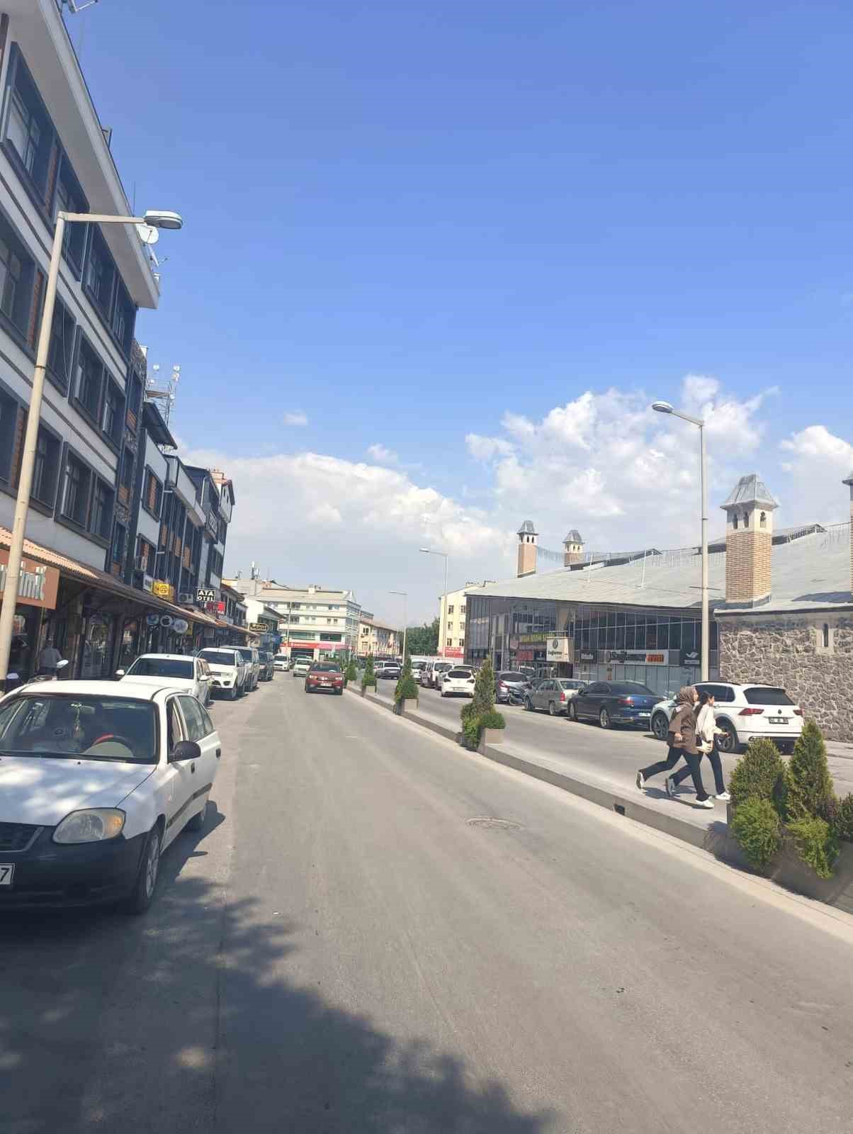 Karapınar’da termometreler 41.5 dereceyi gösterdi 