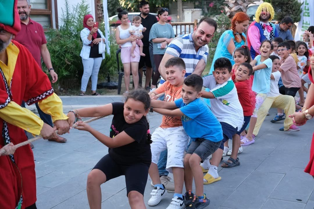 Defne Belediyesi’nin Çekmece Mahallesi’nde düzenlediği etkinlikte çocuklar doyasıya eğlendi 