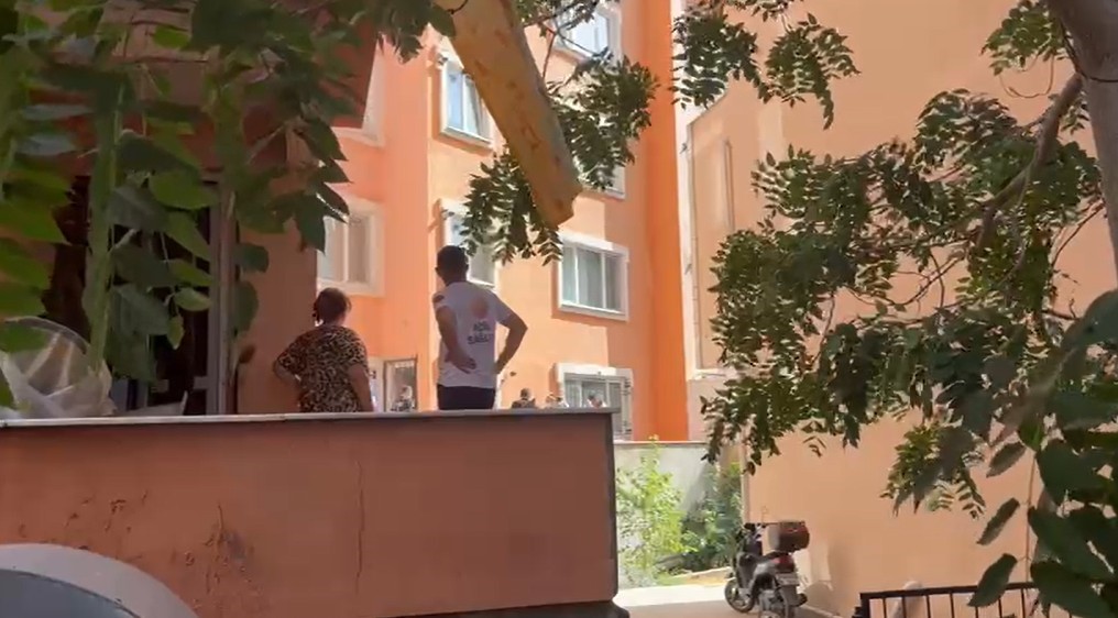 5 katlı binadan düşen genç hayatını kaybetti 